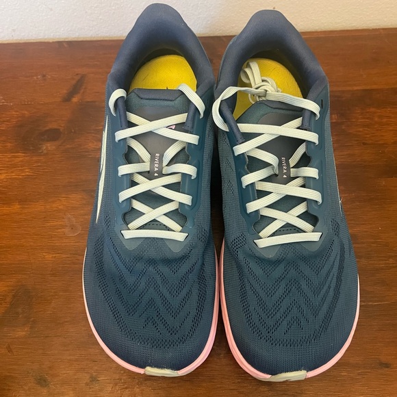 Altra Rivera 4 - Picture 4 of 7